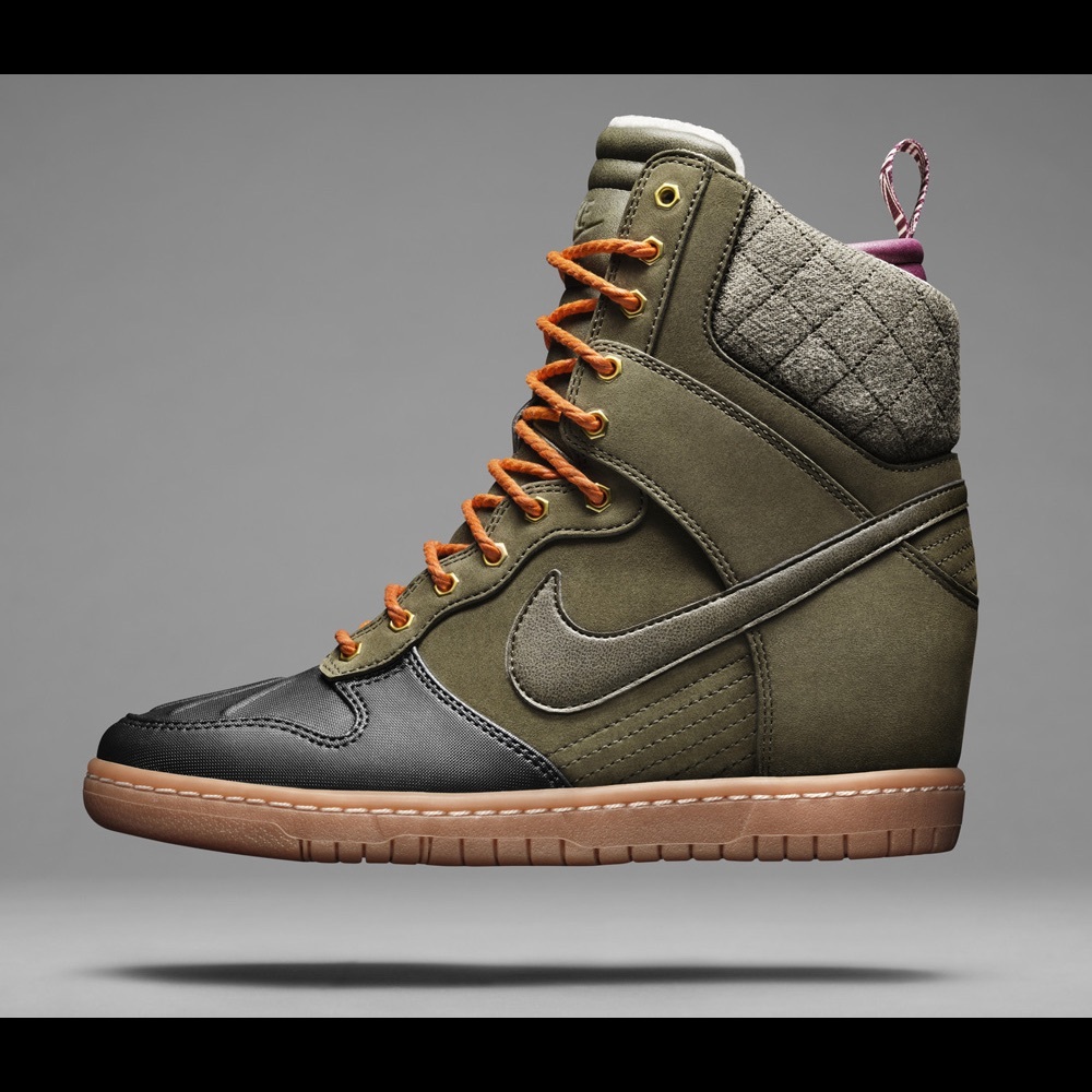 Nike WMNS Dunk Sky Hi SneakerBoot limited edition.